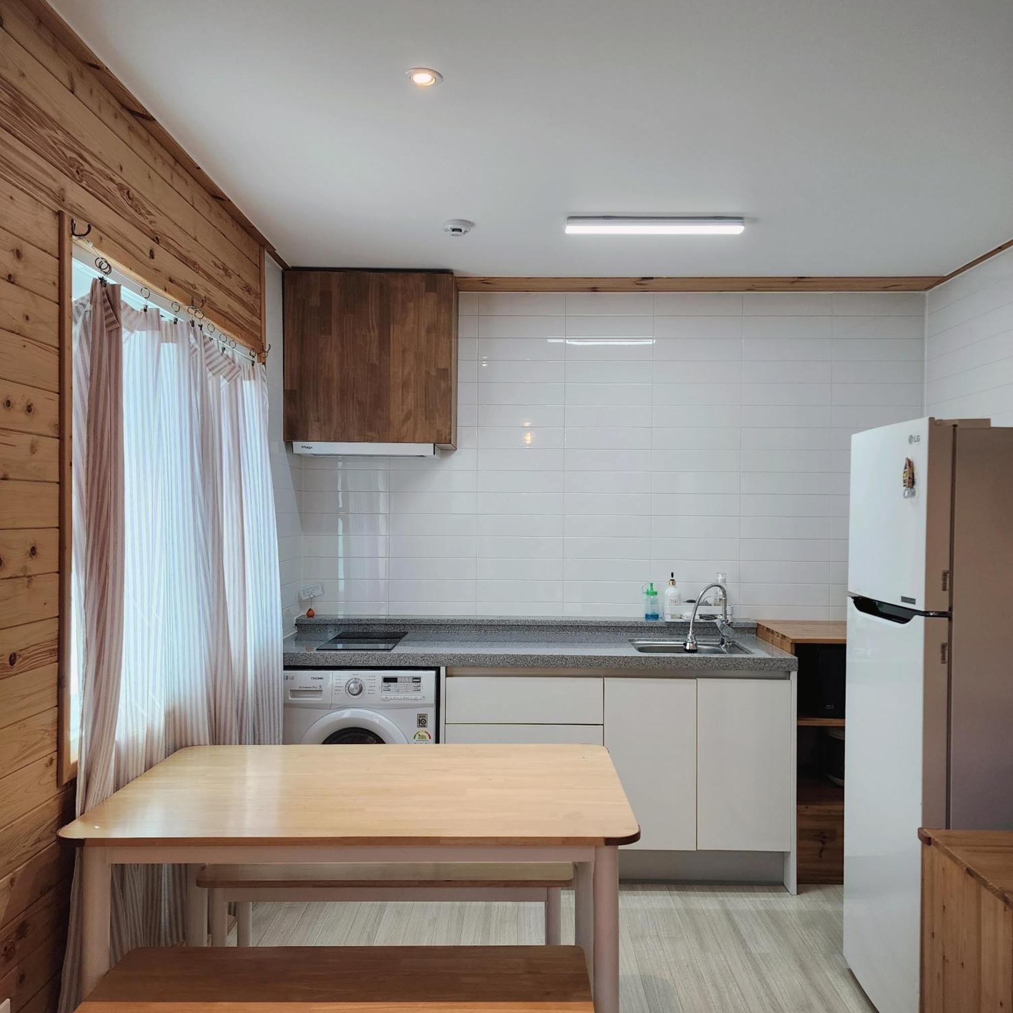 Jeju 542 Pension Seogwipo Bagian luar foto