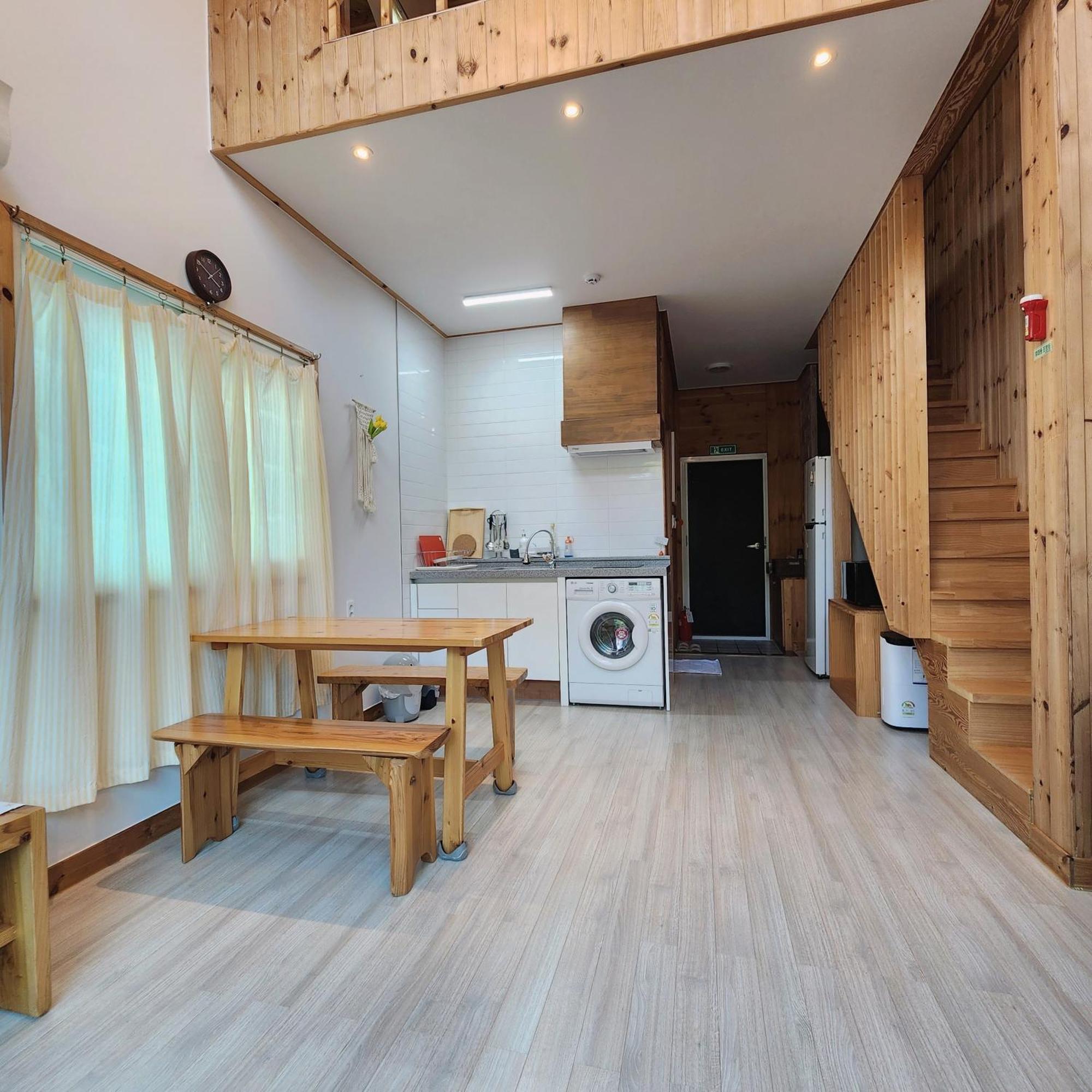Jeju 542 Pension Seogwipo Bagian luar foto