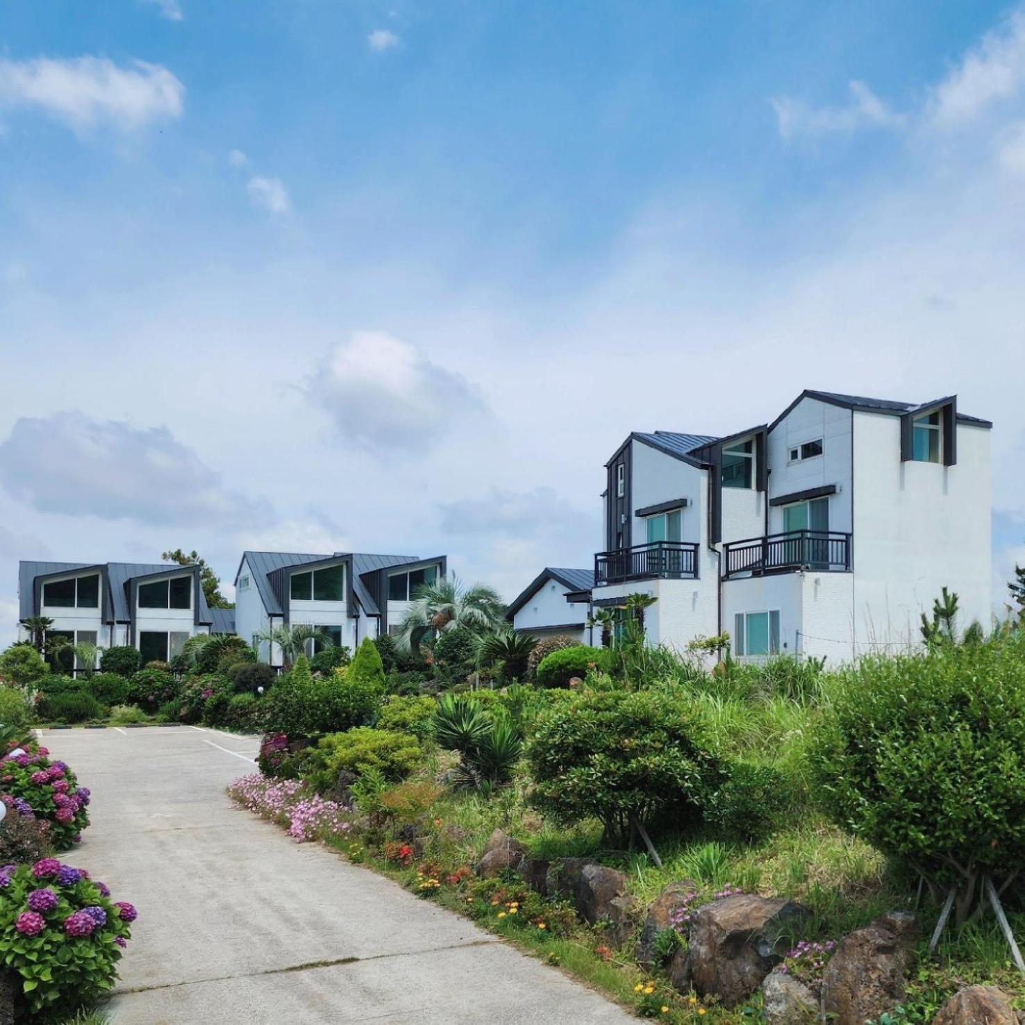 Jeju 542 Pension Seogwipo Bagian luar foto