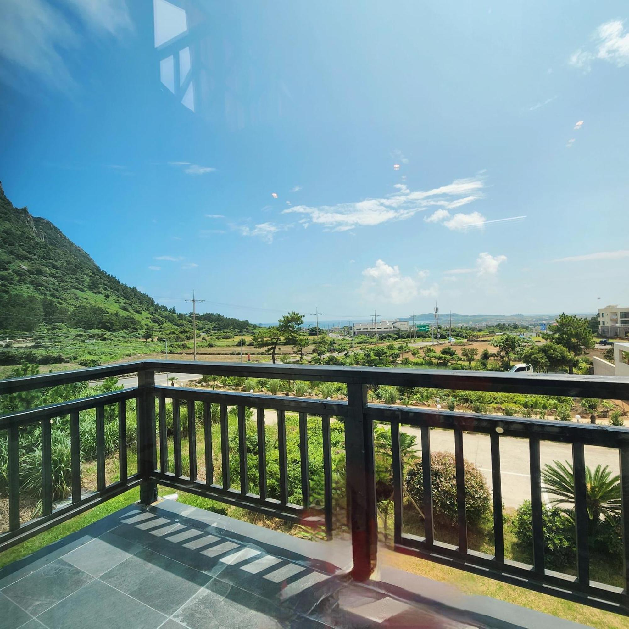Jeju 542 Pension Seogwipo Bagian luar foto