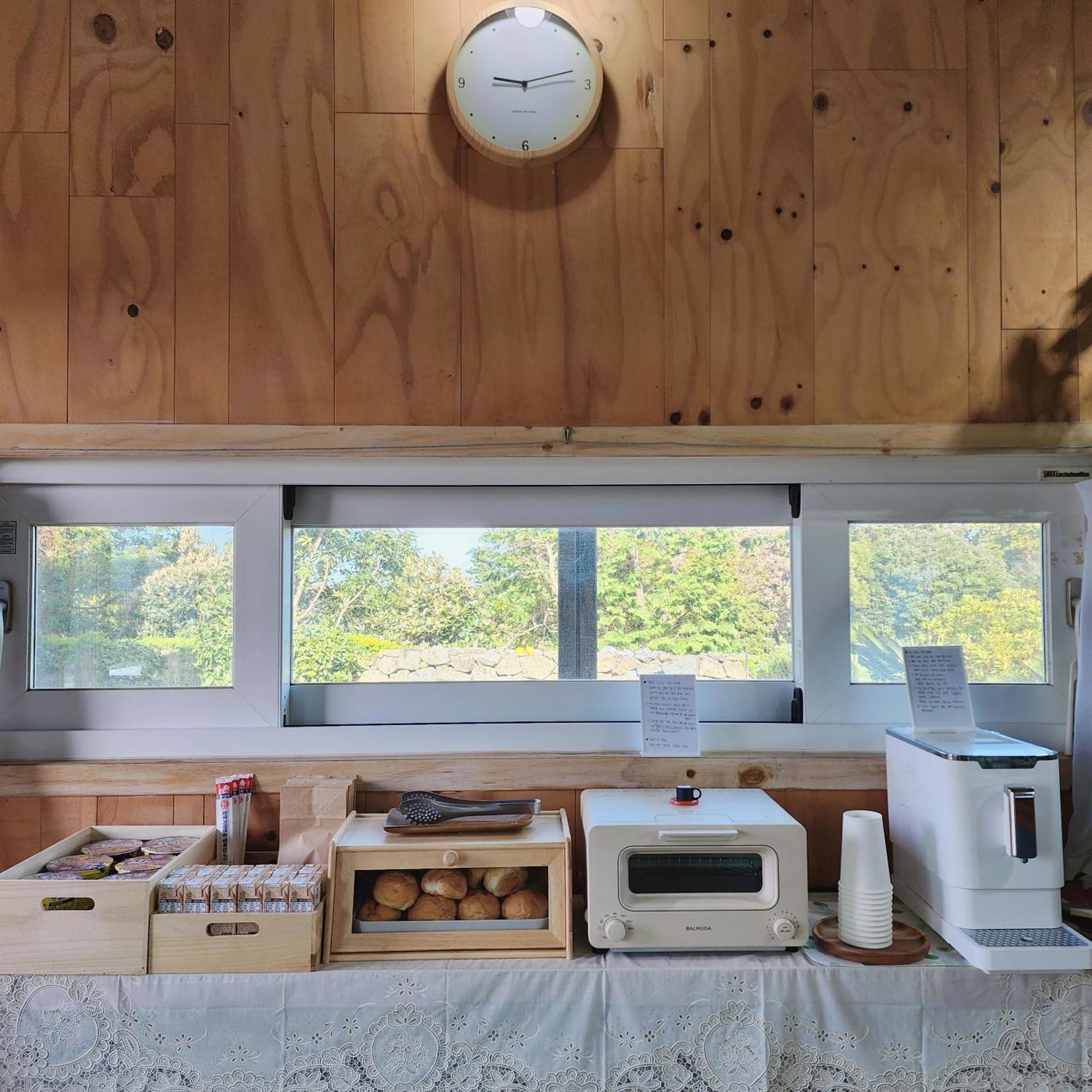 Jeju 542 Pension Seogwipo Bagian luar foto