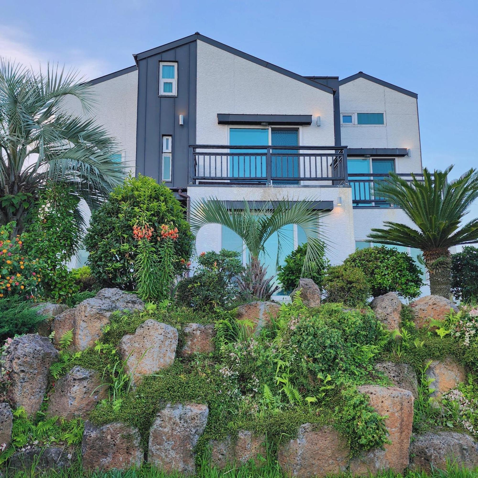 Jeju 542 Pension Seogwipo Bagian luar foto