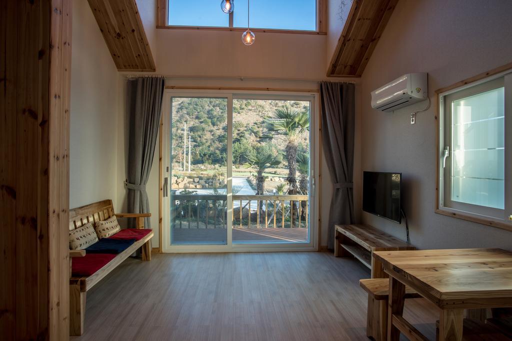 Jeju 542 Pension Seogwipo Ruang foto