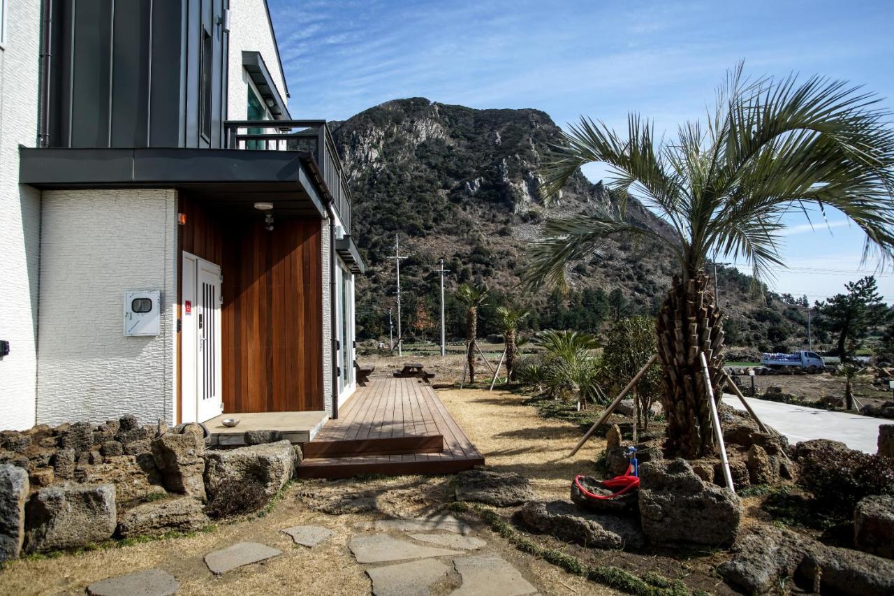 Jeju 542 Pension Seogwipo Bagian luar foto