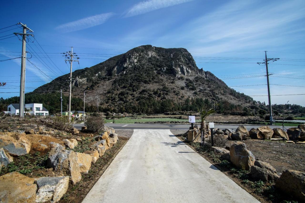 Jeju 542 Pension Seogwipo Bagian luar foto