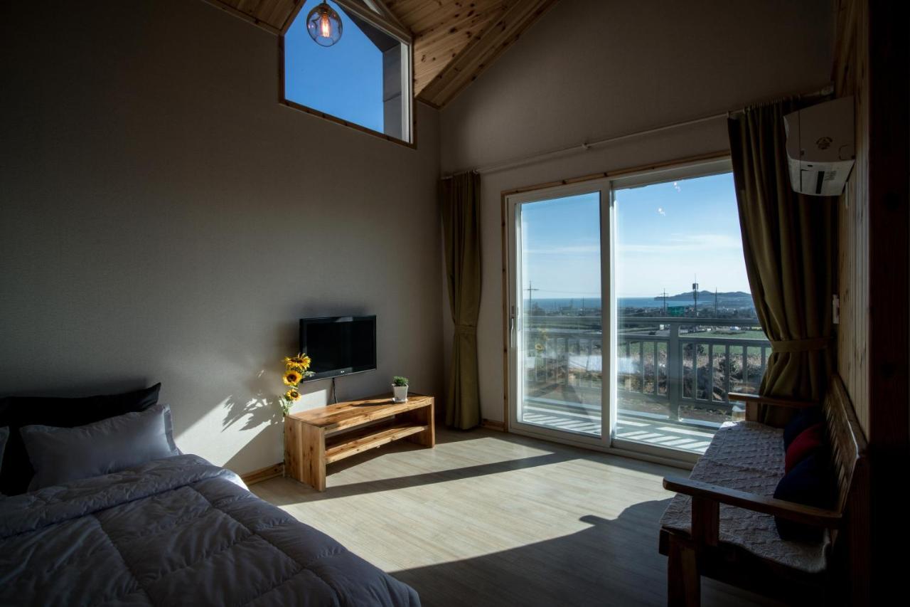 Jeju 542 Pension Seogwipo Bagian luar foto